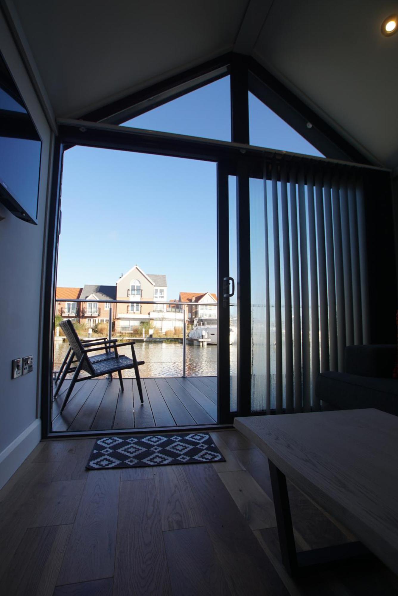 Floating Holidays Apartment *